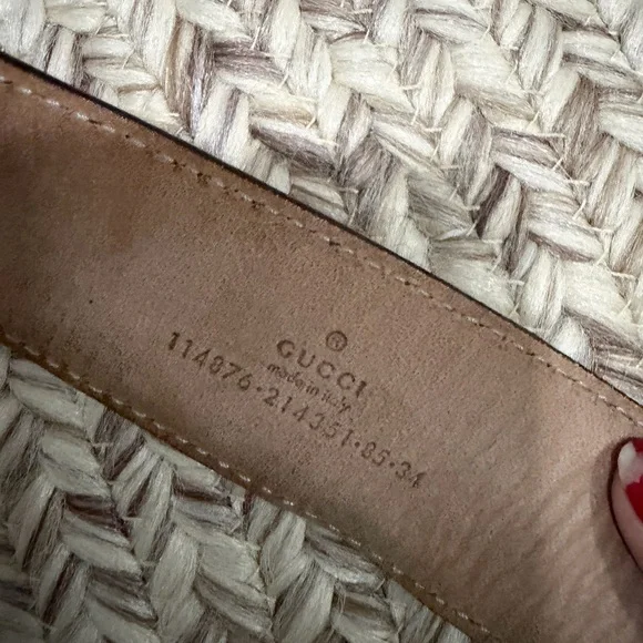 Gucci Tan Leather Belt with Gold Emblem - Picture 4 of 11